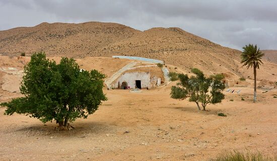 ein heute noch bewohntes, in den Berg gehauenes Berberhaus