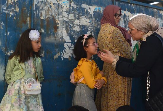 Hübsch herausgeputzte Kinder zum 1. Tag des Fastenbrechens