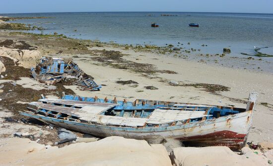 Bootswracks auf dem Badestrand