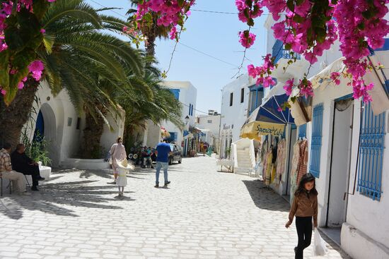 eine Fußgängerstraße in Houmt Souk
