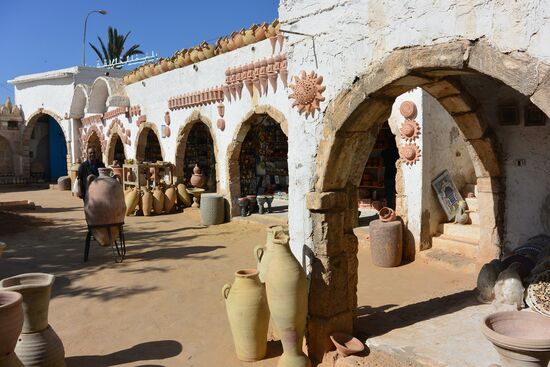 eine Töpferwerkstatt mit unterirdischer Ölmühle