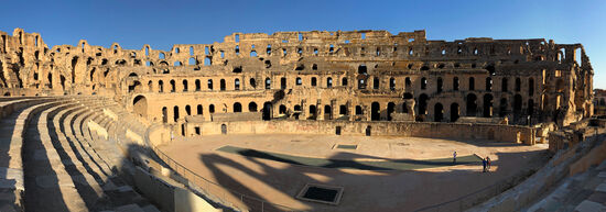 die Schatten werden länger im Amphitheater von El Jem