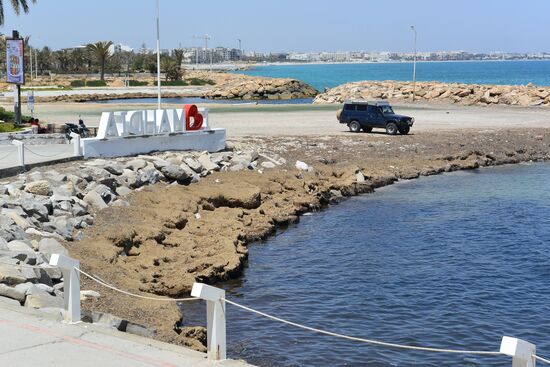 ein für die Übernachtung ungeeigneter Parkplatz in Madhia