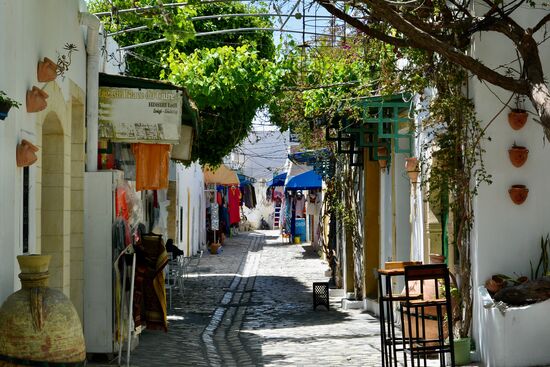 aufgeräumte Gasse in Madhia
