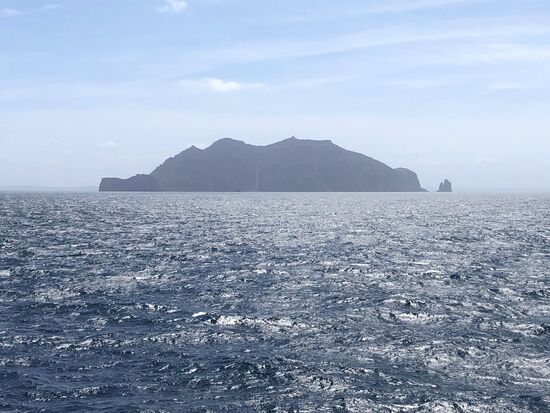 die ersten Inseln kündigen das sich nähernde Festland an.