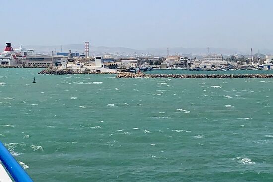 im Fährhafen von Tunis