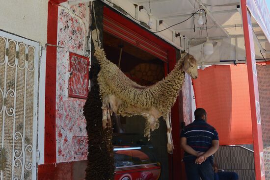 hier gibt es frisch gegrilltes Fleisch vom Schaf