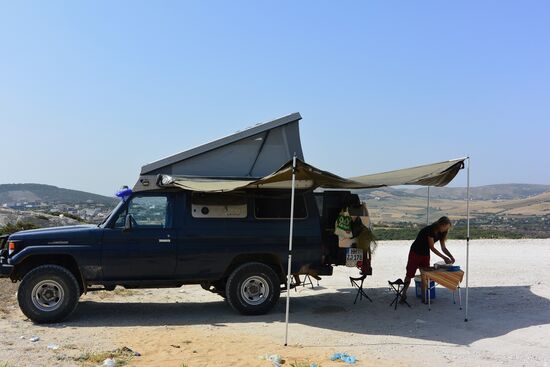 Notzelt gegen die Sonne ohne Häringe