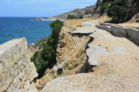 . . . die durch einen Erdrutsch in die Tiefe gerissen wurde