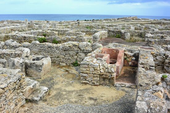ausgegrabene Mauerreste einer kompletten Stadt aus punischer Zeit