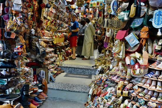 die Souks hier sind voll gestopft mit Waren aus dem ganzen Land