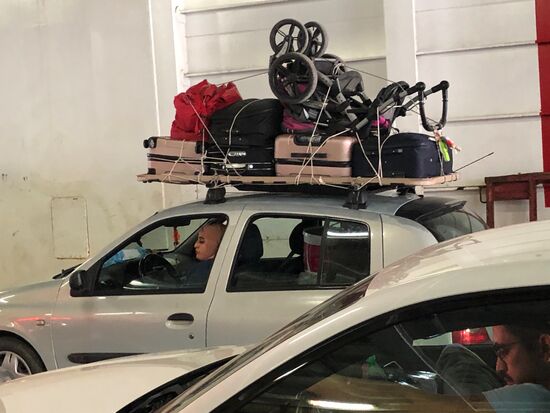 Das Gepäck nach oben bitte.