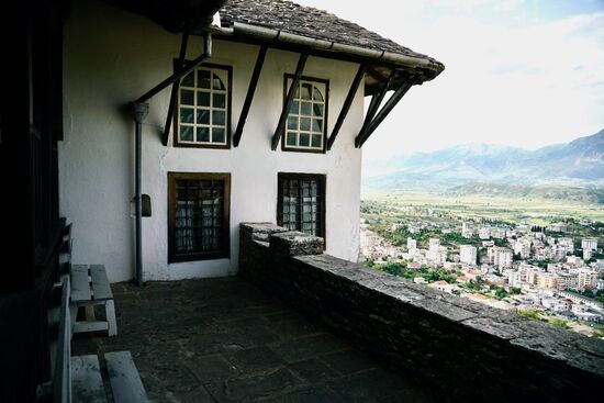 auf der Terrasse mit Blick ins Tal