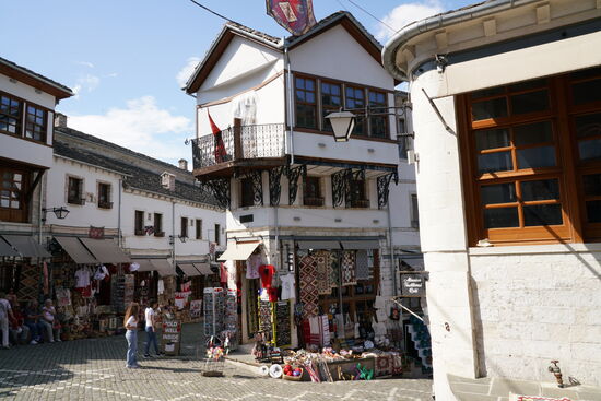 Gjirokastra, zentraler Platz in der Oberstadt