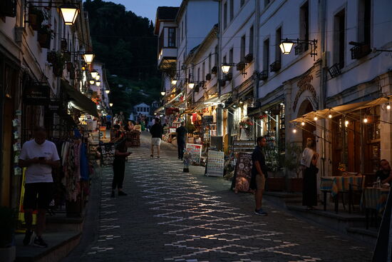 buntes Leben abends in der Oberstadt