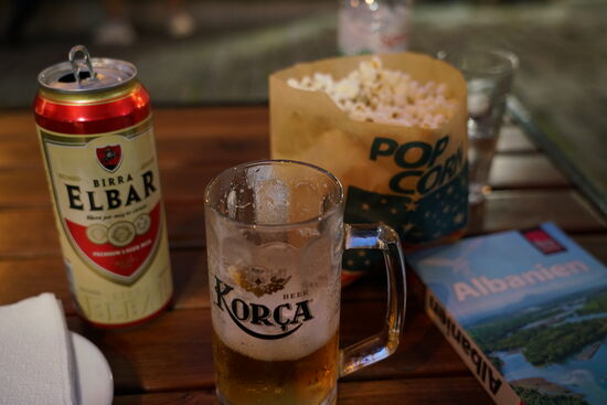 ein "Elbar" und eine Tüte Popcorn