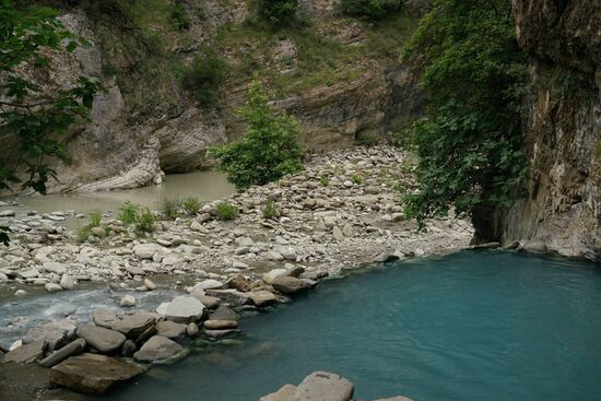 auch hier weiter oben im Flussbett hat man Becken für weitere Thermalquellen angelegt