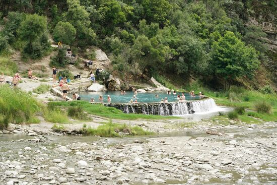 tagsüber ist der warme Pool ordentlich besucht