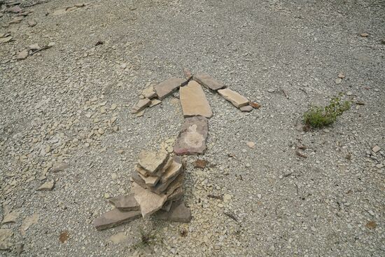 die Wegmarkierungen von anderen Wanderern sind nicht immer ganz eindeutig