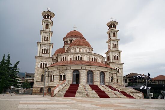 die neu errichtete Kathedrale von 1992