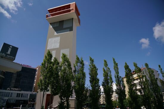 der "rote Turm", eine Aussichtsplattform