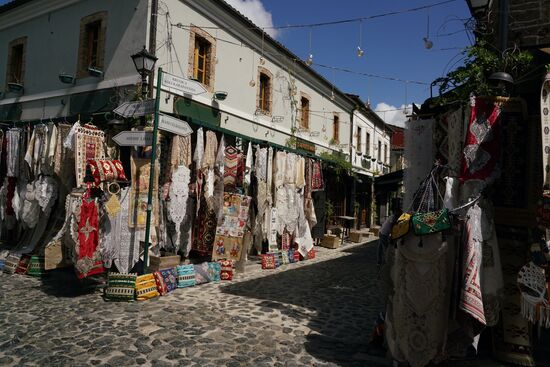 das sind die Reste eines einmal florierenden und dann "sanierten" Bazars
