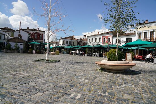 der alte Markt wurde "kaputtsaniert" und für die Touristen in eine Fressmeile mit Andenkenläden sterilisiert