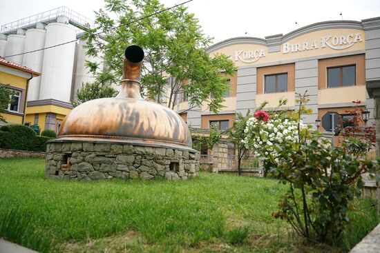 Eingang der Brauerei des guten Korça Bieres