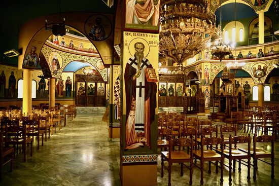 makellose Dekorationen im Inneren des Gotteshauses