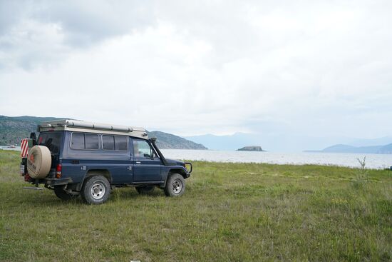 große Wildwiesen, ehemaliger Seeboden, bieten ausreichend Platz für uns