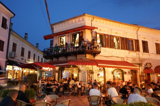 In diesem Stadtteil von Shkodra sprudelt heute das Leben