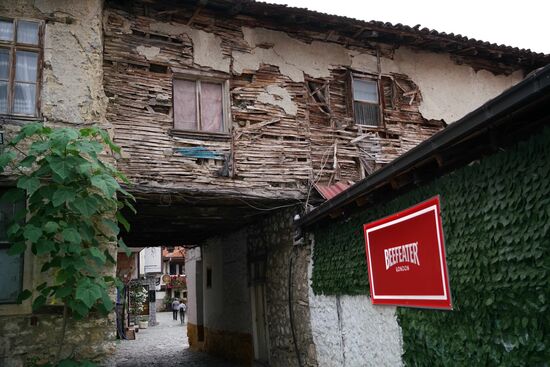 manchmal jedoch nagt der Zahn der Zeit an den Gebäuden