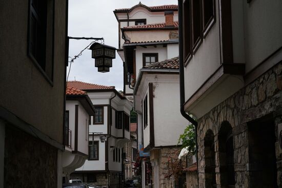 die überhängenden Fachwerkhäuser sind typisch für Ohrid