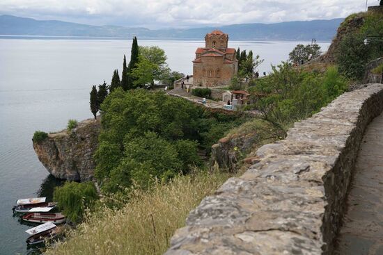 die viel bewunderte Kapelle "Sveti Jovan Bogoslov" auf ihrem Felsen