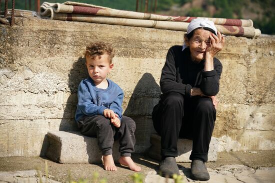 Großmutter mit ihrem Enkel