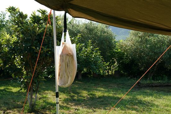 morgens hängt schon ein frisches Brot an unserer Markise