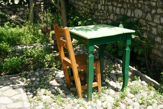 nicht sehr vertrauenserweckend, dieser Platz im Café