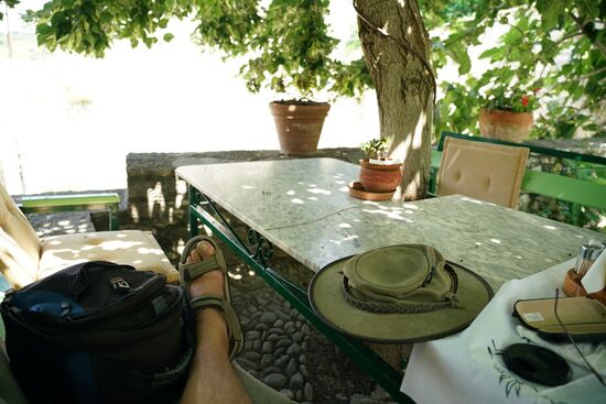 Pause unter den Linden nach 1000 Stufen