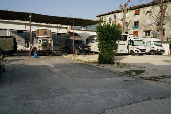 unser zentral gelegener Stellplatz in der  "Vila Juri"