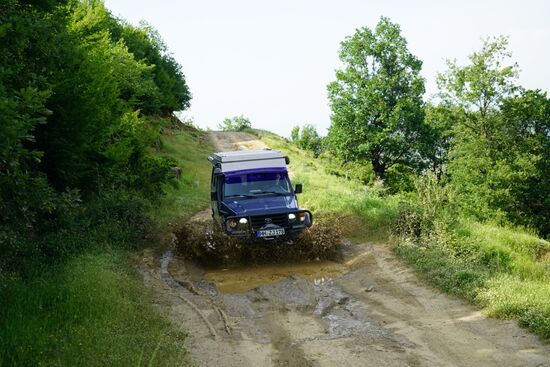 einige Wasserstellen sind vom gestrigen Gewitter noch nicht abgetrocknet