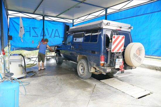 das albanische "LAVAZH" ähnelt dem französischen "Lavage"