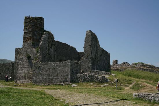die Ruine der ursprünglichen Kirche