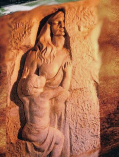 Skulptur der eingemauerten Rozafa