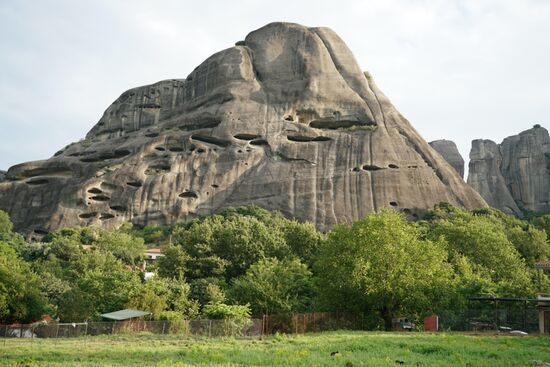 beeindruckende Felsformationen, die bei Sonnenaufgang mit Licht und Schatten spielen