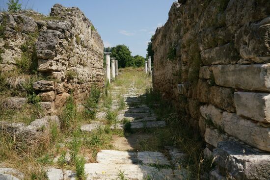 das Tor zur ehemaligen Stadt im Tal