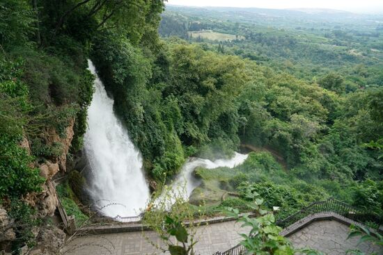 das Flüsschen Edesseos stürzt sich in die Tiefe