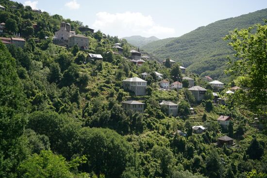 das kleine Bergdorf Galičnik am Ende der Welt
