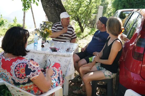 wir sind willkommen bei wildfremden Menschen und fühlen uns wohl