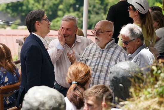 hier kann jeder sein Anliegen an den Mann bringen