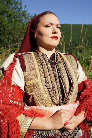 stolze Frauen, die heute nicht lächeln sollen